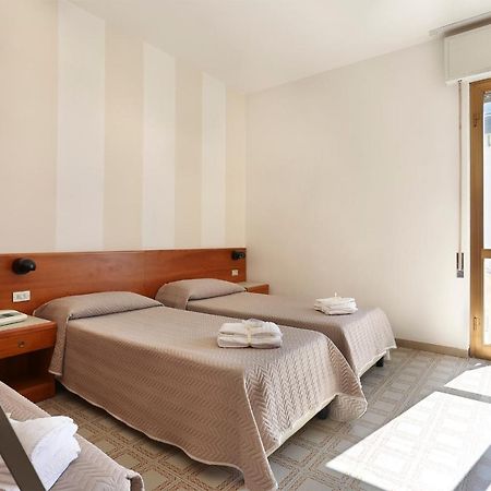 לידו די קאמאיורה Hotel Brunella מראה חיצוני תמונה