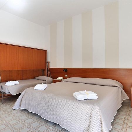 לידו די קאמאיורה Hotel Brunella מראה חיצוני תמונה