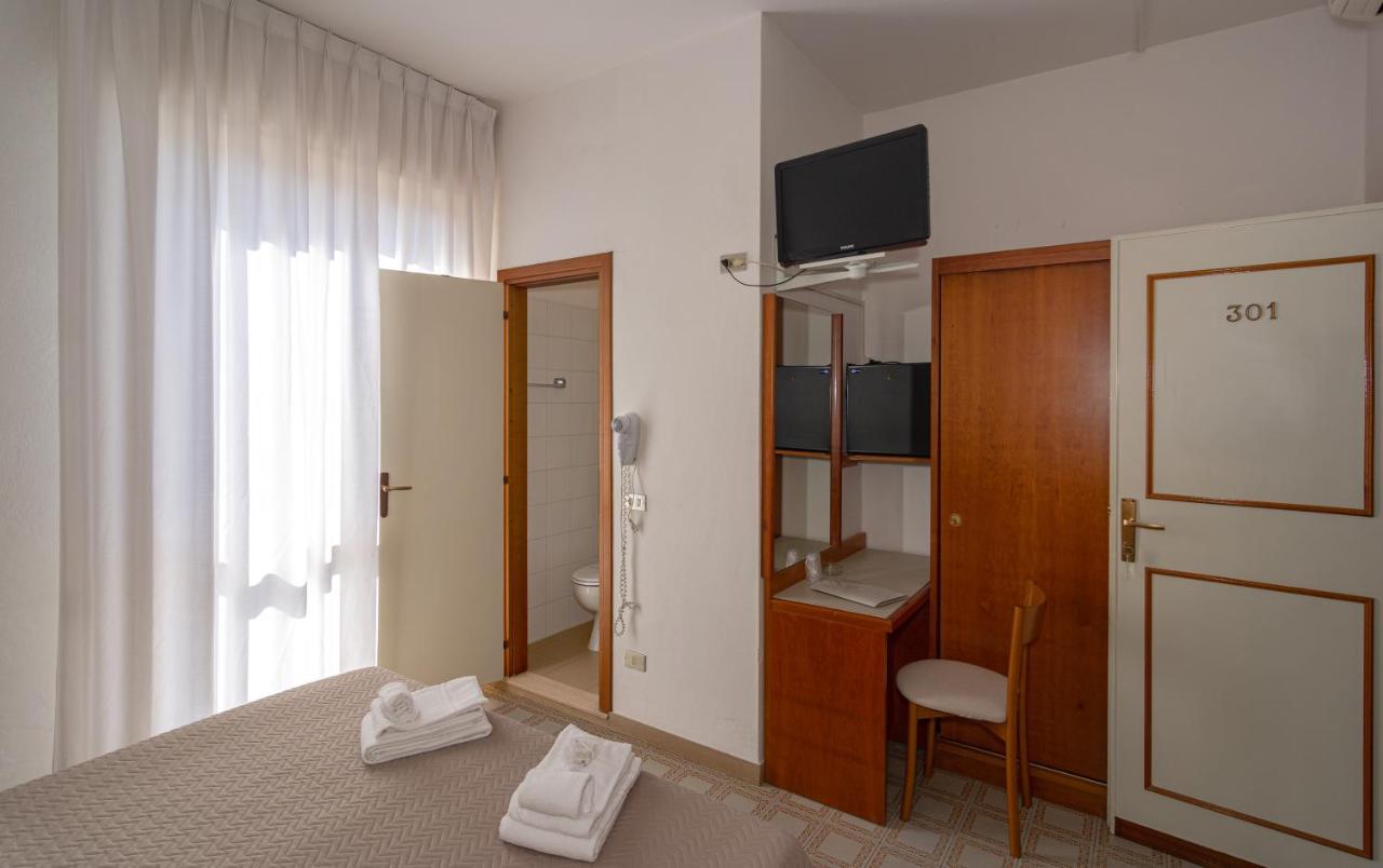 לידו די קאמאיורה Hotel Brunella מראה חיצוני תמונה